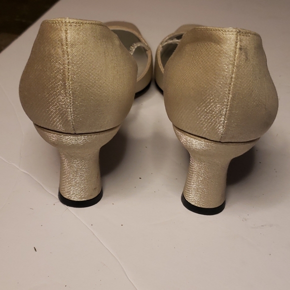 Stuart Weiztman Beige Shimmer Heel Size 8 - Picture 5 of 8